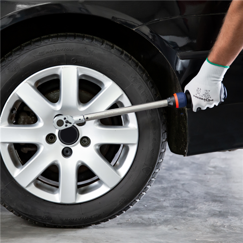 torque-wrench-action